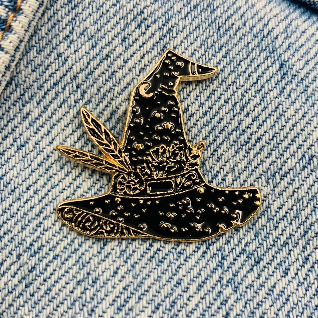 Neue Emaille Pin Zauberhut Magie Metall Stecker Geschenk Geburtstag 1 Stück