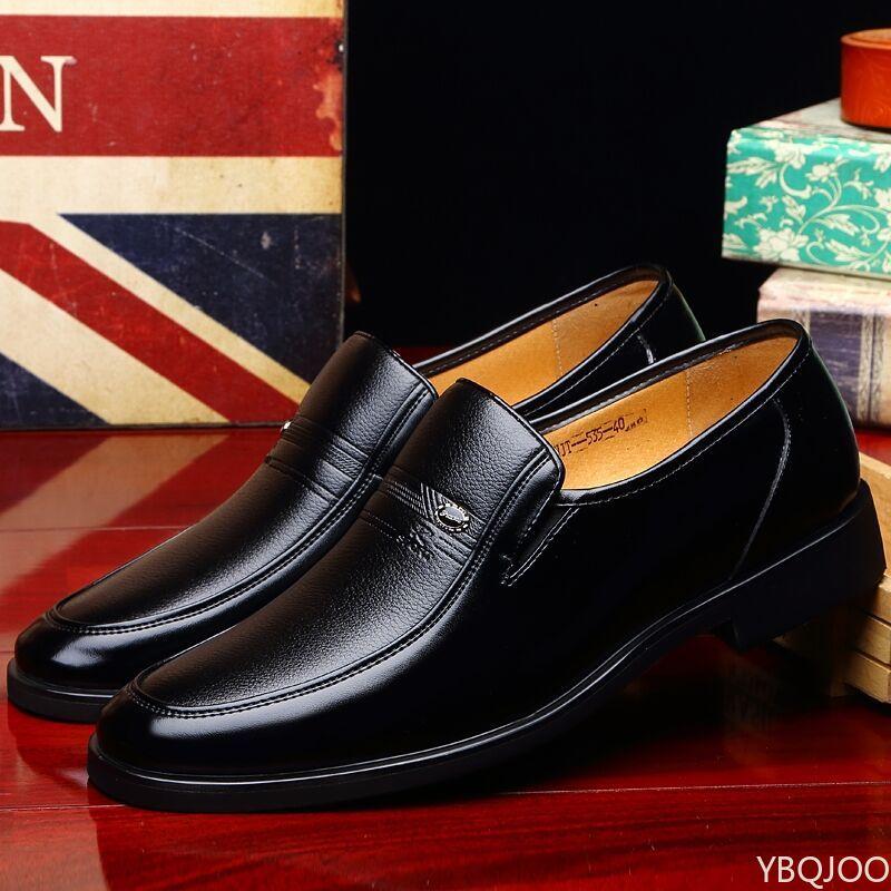 Классическая мужская деловая формальная повседневная дышащая обувь - это простая удобная низкая дышащая универсальная мужская обувь.