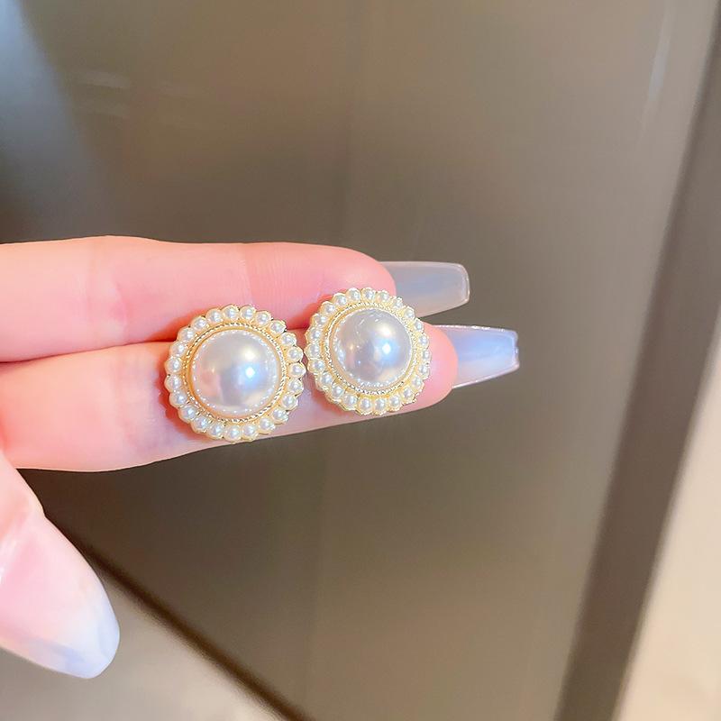 Silver needle light luxury Spice Girl pearl stud earrings temperament retro super flash earrings women's fashion high sense personalized earrings