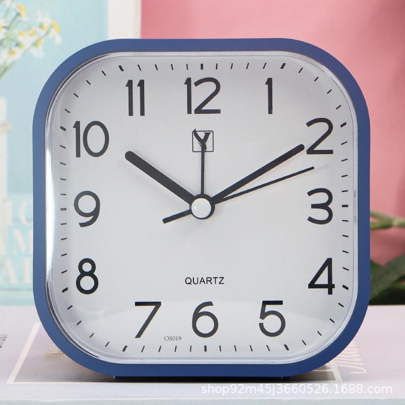 Бесшумный будильник с крупными символами для студентов, дома или спальни.