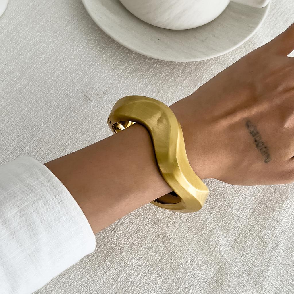 Salircon 3 Styles Vintage Acrylic Geometric Irregular Bangles Women Trendy Resin Wide Cuff Bangle Bracelets 2026 Fashion Jewelry