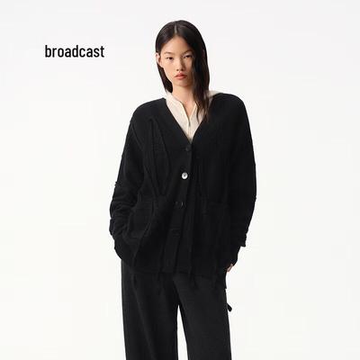 Женский вязаный кардиган с неровными кисточками