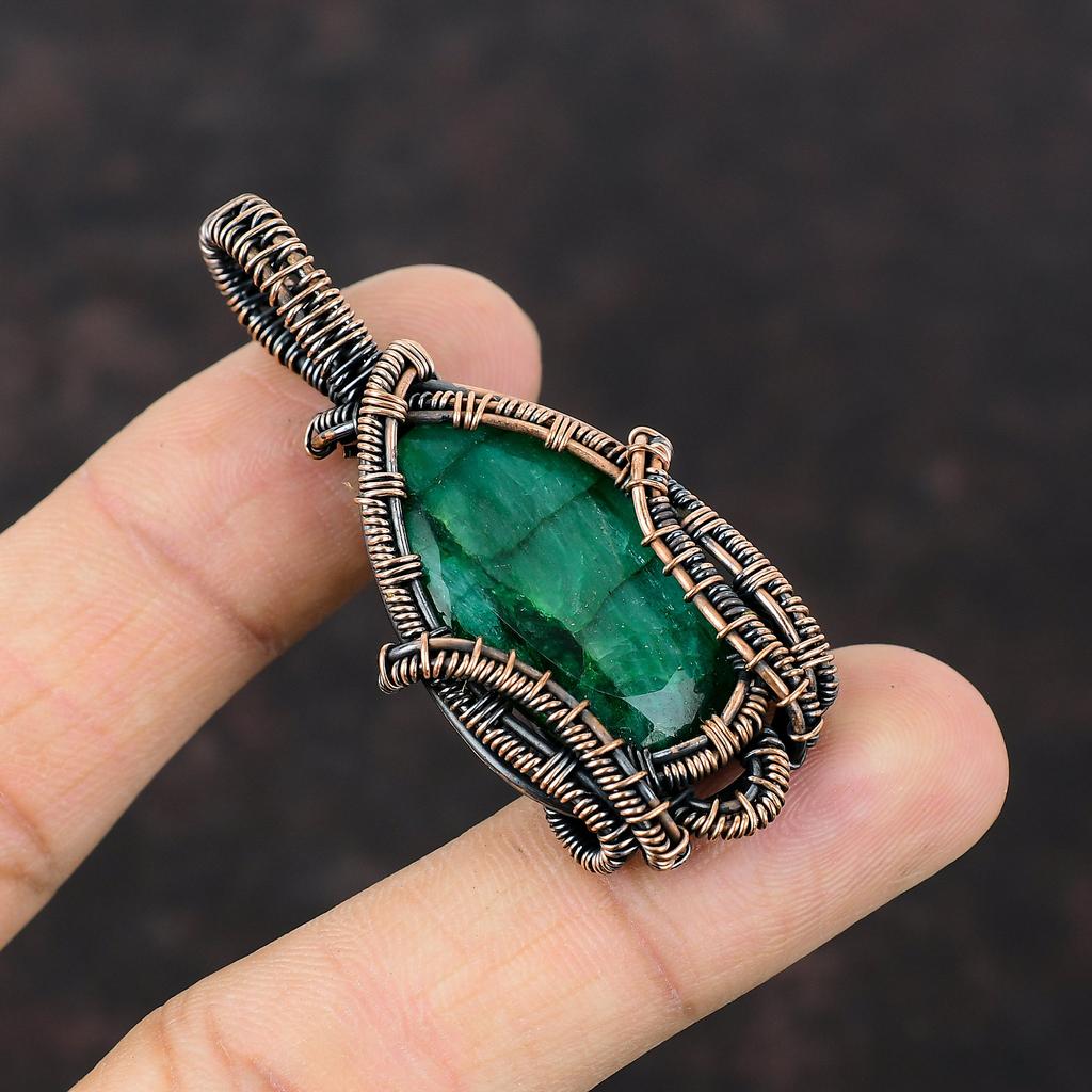 Подвеска с ограненным замбийским изумрудом, подвеска с медной проволокой, подвеска ручной работы, подарок для мамы, подвеска из натурального драгоценного камня, ювелирное изделие с медной проволокой