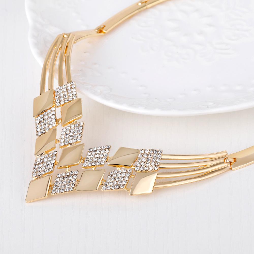 Женские ожерелья, серьги, бижутерия, наборы AVE