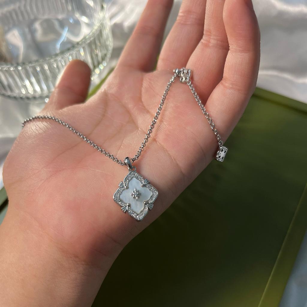 Решетки на окна Бучи Четырехлистный клевер Натуральный белый Перламутровое ожерелье и браслет Набор Легкая роскошь Холодный ветер Прямой эфир Специальный