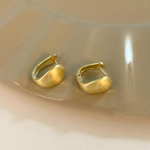 ANENJERY Винтажные матовые серьги с щеткой для женщин, преувеличенные матовые изогнутые серьги с пряжкой для ушей, ювелирные аксессуары