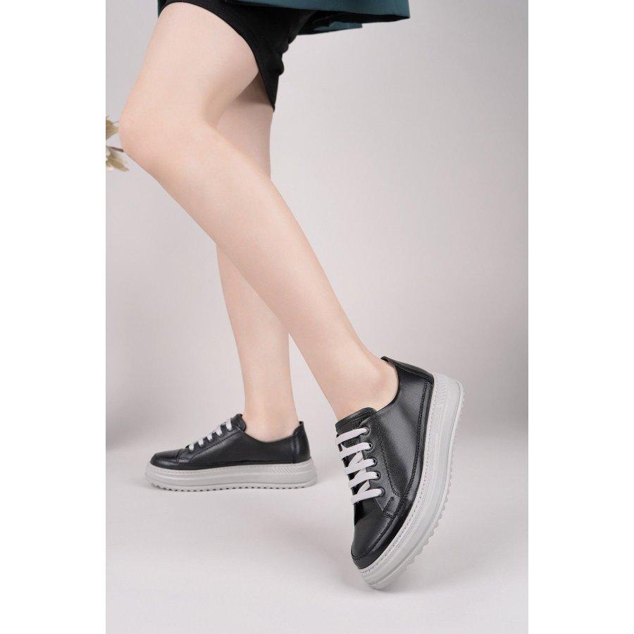 Женские кроссовки из натуральной кожи на толстой подошве