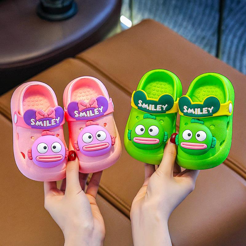 New summer children's slippers for boys, indoor non-slip cartoon soft-soled closed-toe sandals for girls