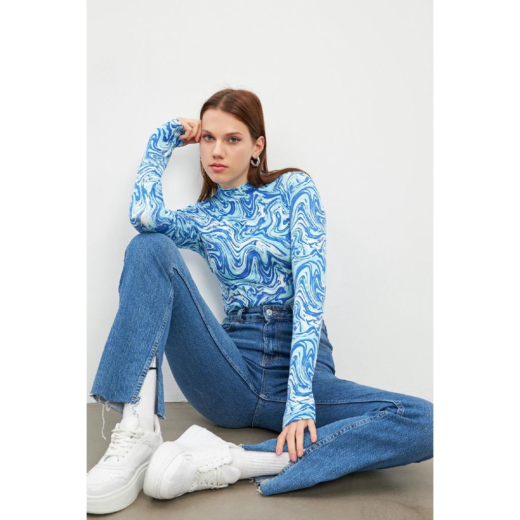 Женское черное боди с деталями на пальцах