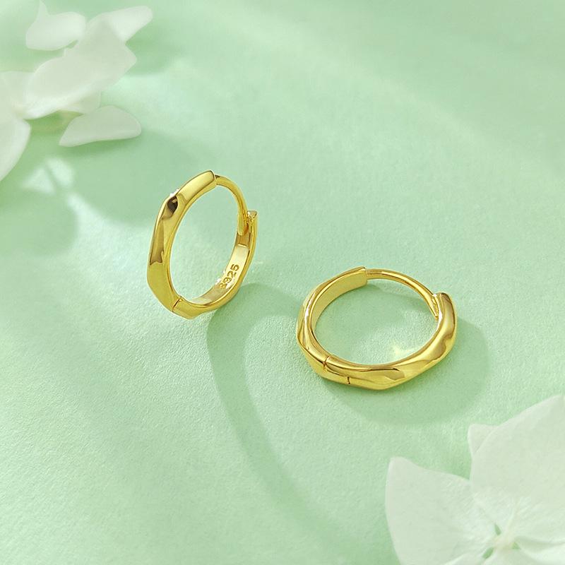 Серьги-кольца из стерлингового серебра S925 с зеркальной полировкой - Женский стиль Luxe, Легкие и нишевые круглые клипсы для ушей на осень/зиму.