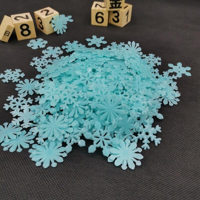 1 Set 50pcs Luminous Snowflake Wall Stickers Kids Room Christmas New Year Home Decor