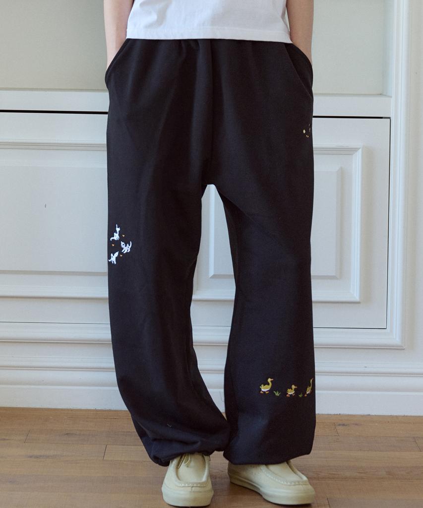 CPGN STUDIO Animal Stitch Sweatpants Black