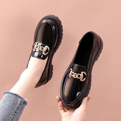 Женские лоферы на платформе. Женские пенни-лоферы без застежки на толстой подошве. Удобная повседневная деловая рабочая обувь с металлической цепочкой.