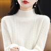 Женский однотонный свитер с длинным рукавом и воротником-стойкой на осень и зиму