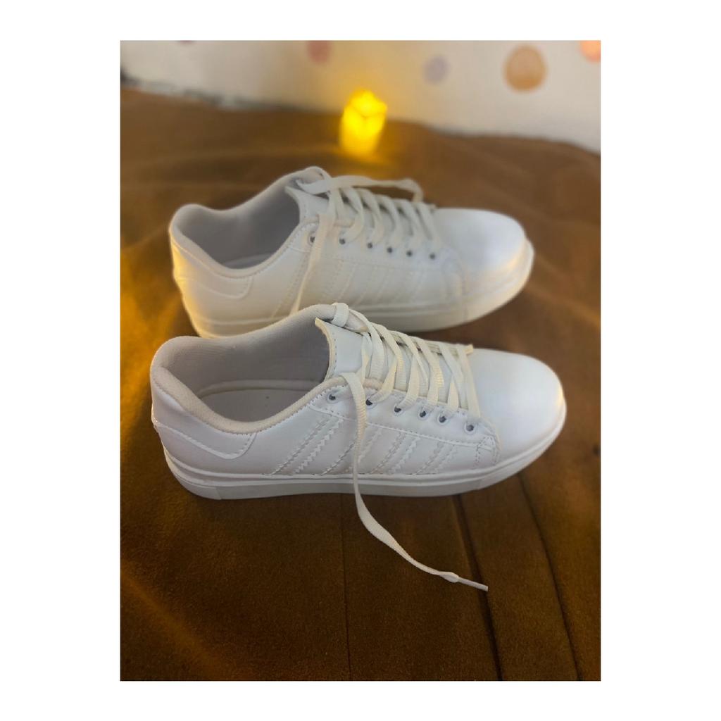 Кроссовки Белые