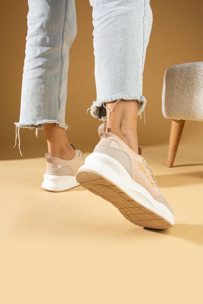 Женские кроссовки на шнуровке с удобной подошвой 36-140-24Queen