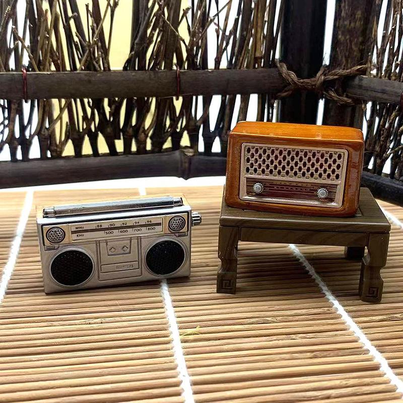 1: 12 Dollhouse Home Accessories Pocket Simulation Mini Retro Radio