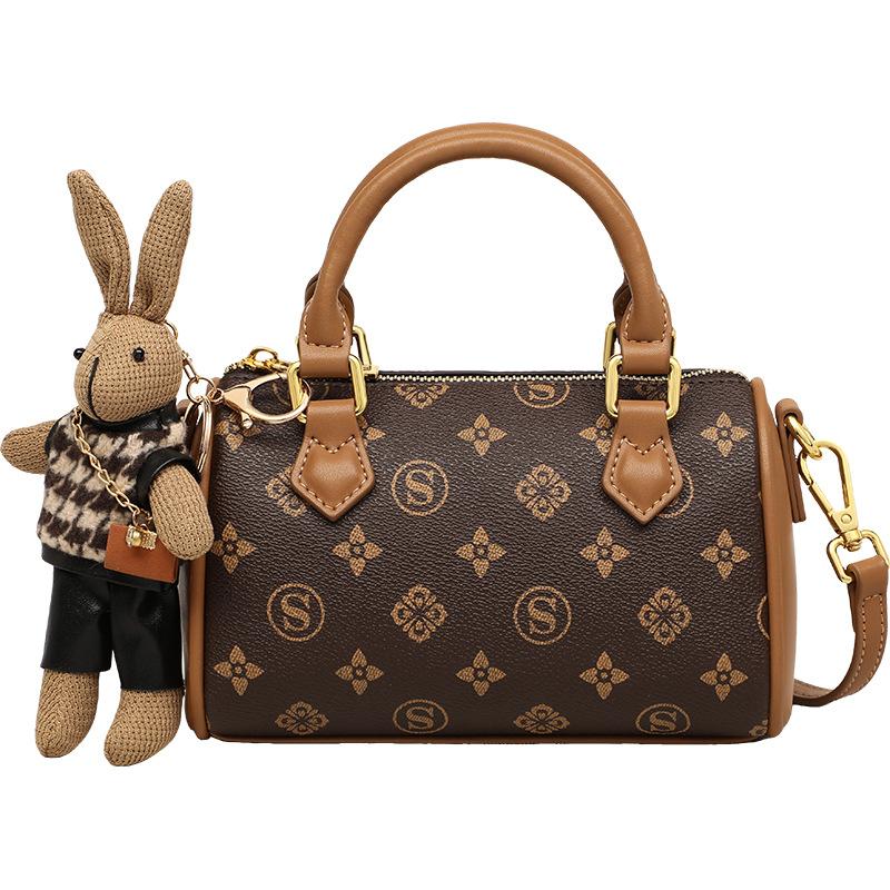 Bag 2026 New Spring and Summer Women's Bag Shoulder Handbag Light Luxury Niche Design Commuter Messenger Bag