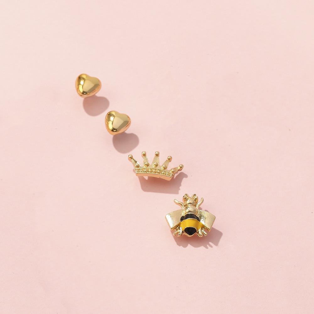 Шикарная сплавная полукруглая корона, серьги-пусеты в виде пчелы и сердца. Идеально для дней рождения и многого другого.