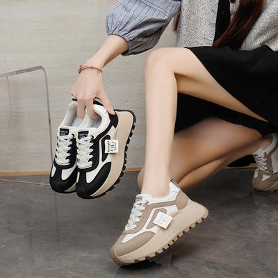 Ins корейская версия новой женской обуви для пап 2025 года, весна, студенческие беговые спортивные туфли на толстой подошве, увеличивающие рост, повседневная обувь W875-1