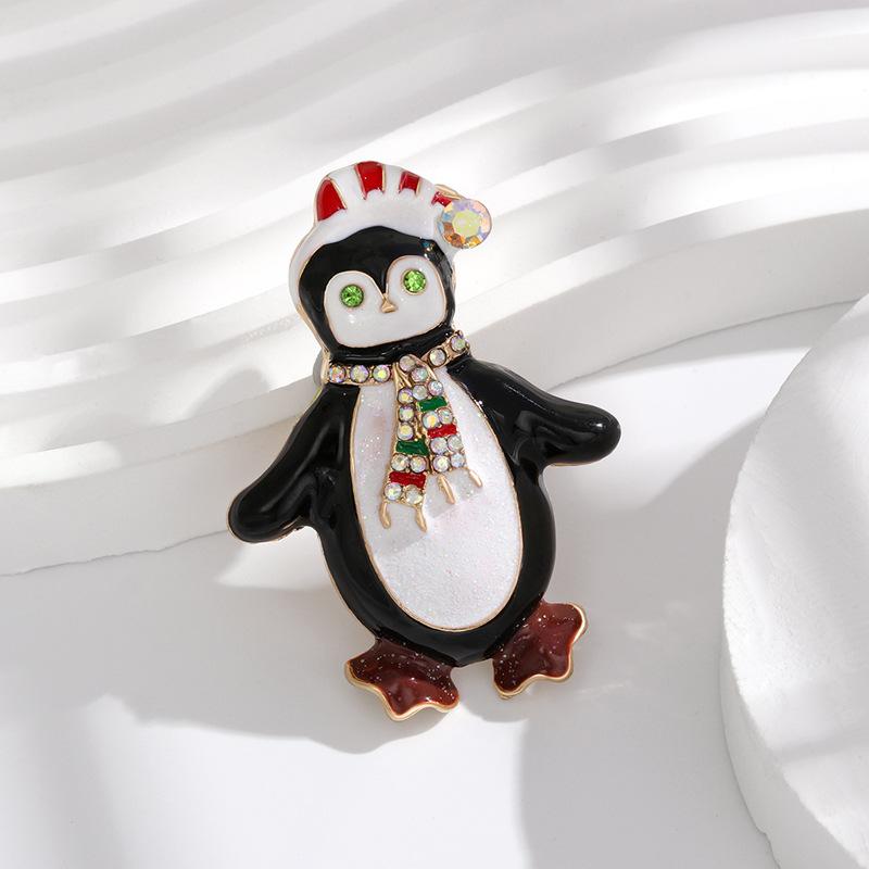 New Christmas penguin brooch, fashionable and cute, animal holiday clothing accessories, chest flower, collar pin