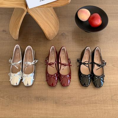 Французские туфли-лодочки из лакированной кожи на толстом среднем каблуке, женские, новинка 2025 года, с открытым верхом, с бантом, милые, с квадратным носком, туфли Мэри Джейн, маленькие кожаные туфли