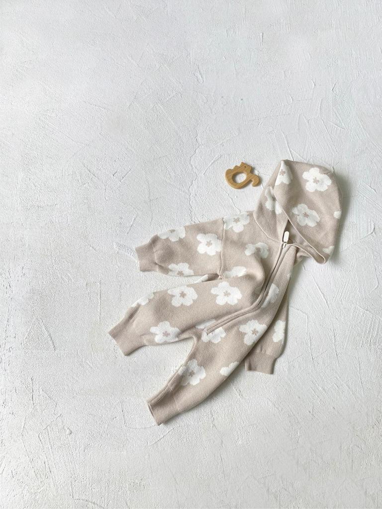 Детский вязаный комбинезон-свитер унисекс с капюшоном на молнии с цветочным принтом и длинными рукавами - идеальный вариант для ползания осенью и зимой.