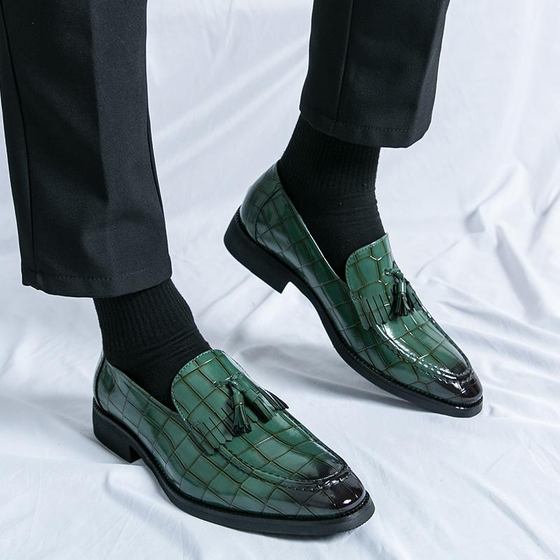 Fashion Classic Men's Casual Loafers Driving Shoes Moccasin Fashion Male Comfortable Slip-On Leather Shoes Men Green Tassel Dress Shoes