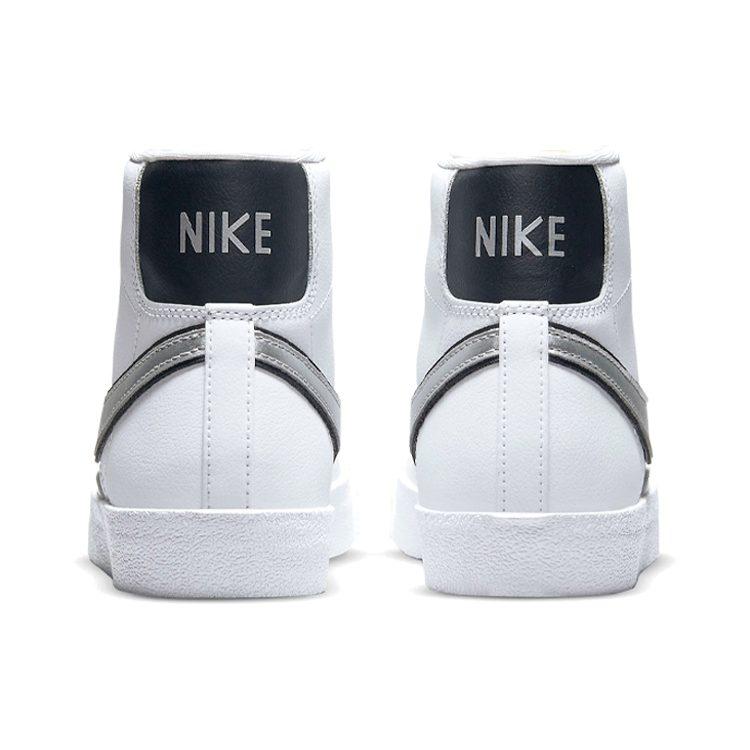Nike Кроссовки Nike Blazer Mid '77 Essential 'White Metallic Silver' Женские DH0070-100
