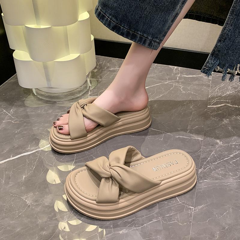 Тапочки на толстой подошве для женщин, лето 2024 года, новые повседневные однотонные тапочки с фактурной подошвой, увеличивающие высоту голени, для женщин