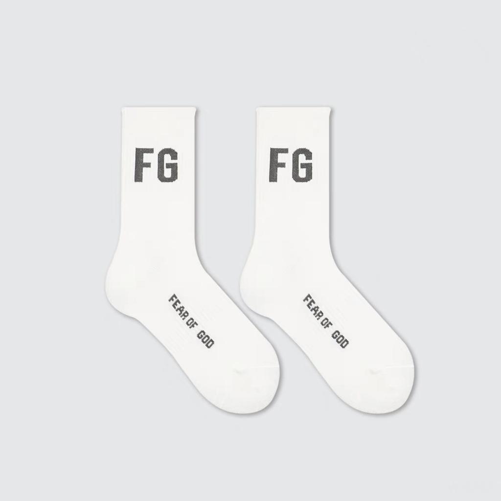 Бренд Tide Туман Двойная линия Ess Уличные буквы Богатый чистый хлопок Средние носки-трубы Тренд Четыре сезона Спортивные носки