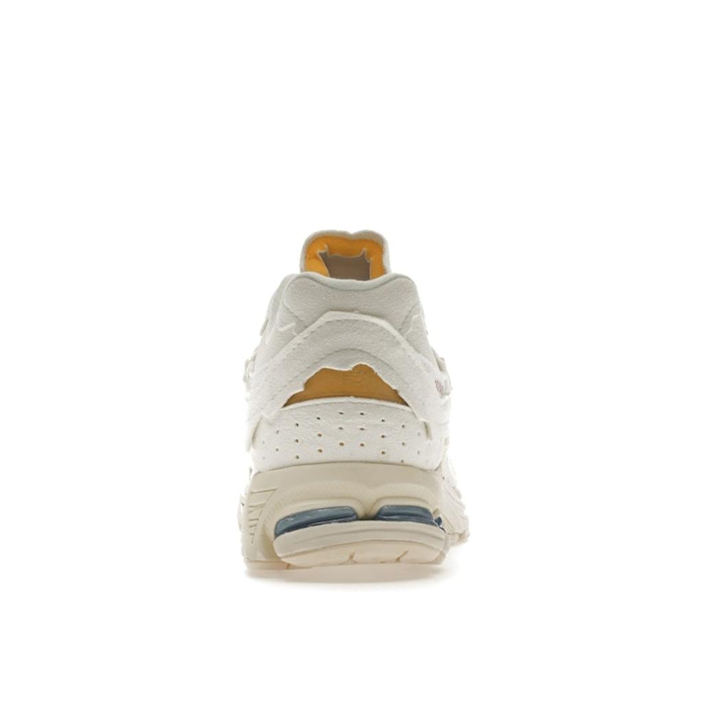 New Balance 2002R Protection Pack - Sea Salt Unisex Sneakers White Munsell-White M2002RDC