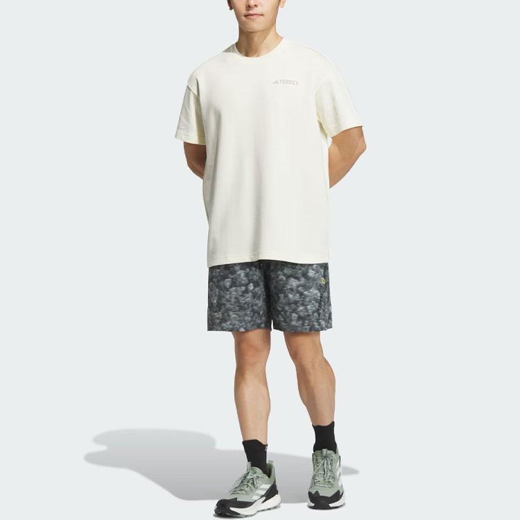 Adidas Футболка National Geographic AEROREADY Graphic Tee цвета слоновой кости для мужчин в уличном стиле IS9514