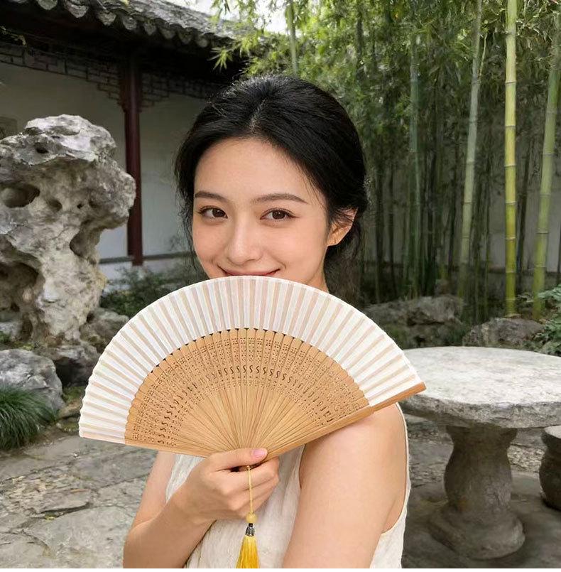 Японский зеленый ажурный веер для танцев для женщин - Складной веер Hanfu, Летний аксессуар для Ципао, Пустой дизайн