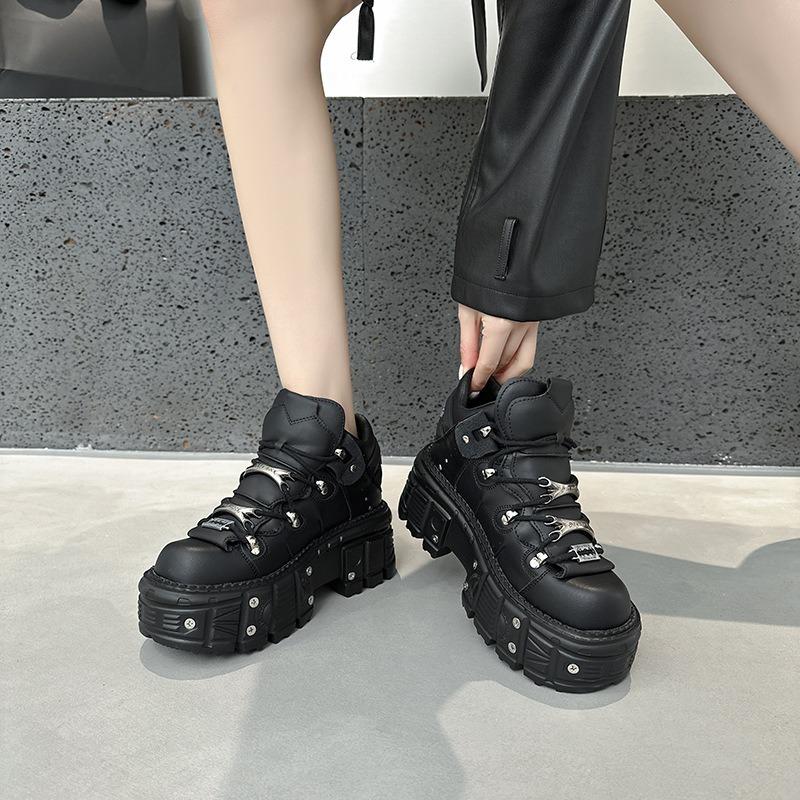 Men's Trendy Retro Spanish Leather Motorcycle Boots with Thick-Sole Platform and Metal Rivets.