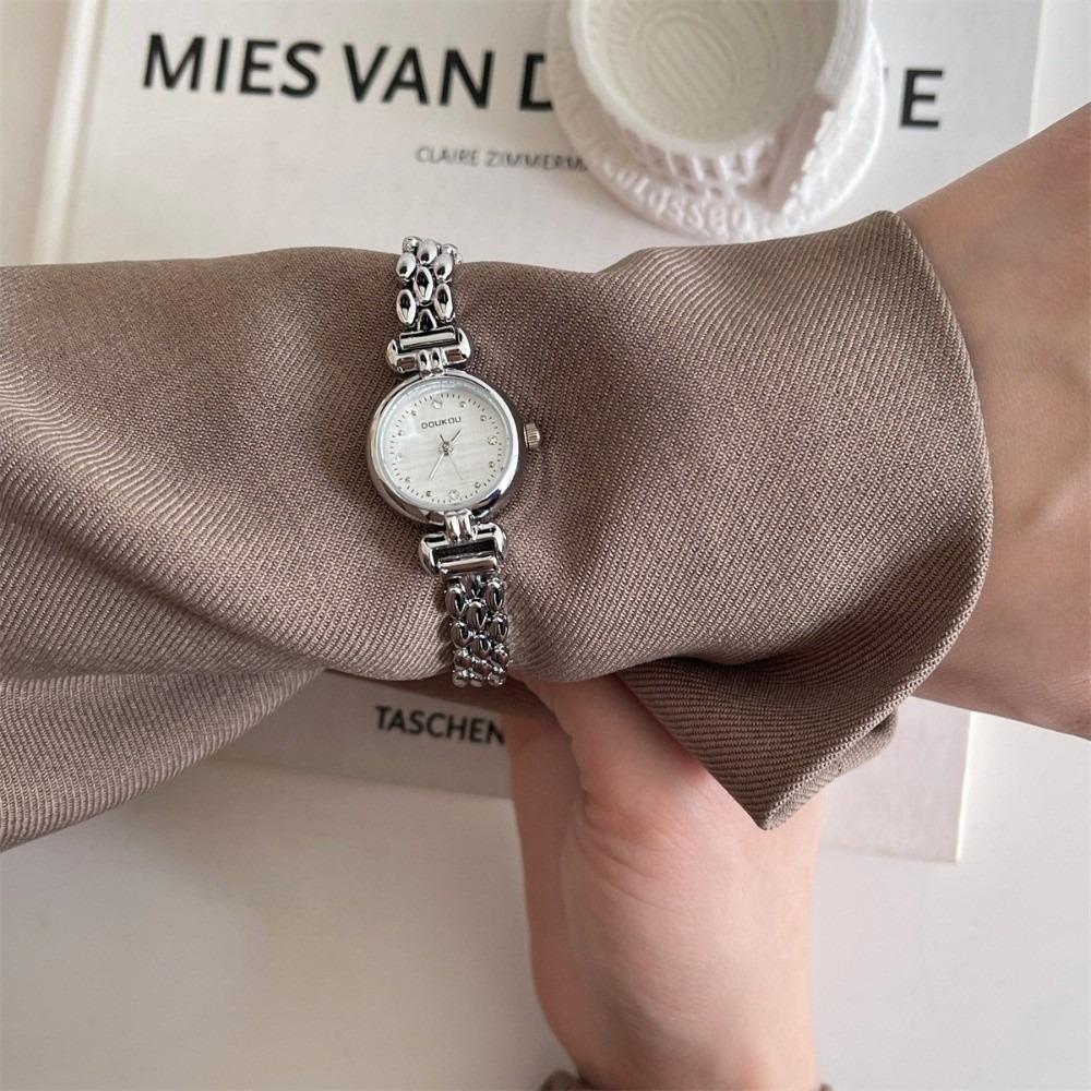 Luxury Bracelet Watches Round Shape Wristwatches Simple Elegant Bangle Bracelet Fashion Accessory