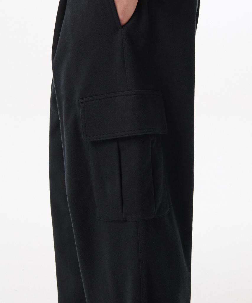 MUSINSA STANDARD One-Pleat Wide Cargo Sweatpants [Black]