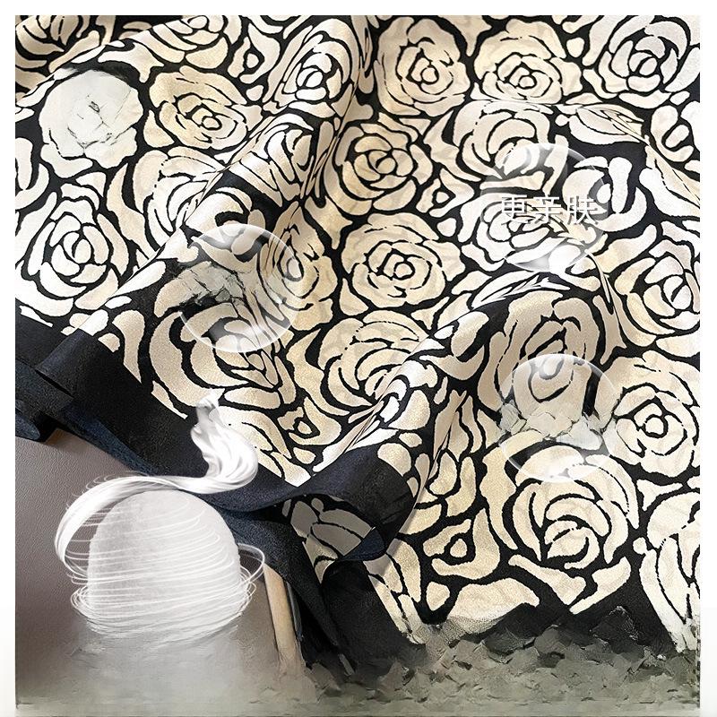 Женский шелковый шарф Camellia Black & White Mulberry - 70x70 см, стильный аксессуар на весну/осень