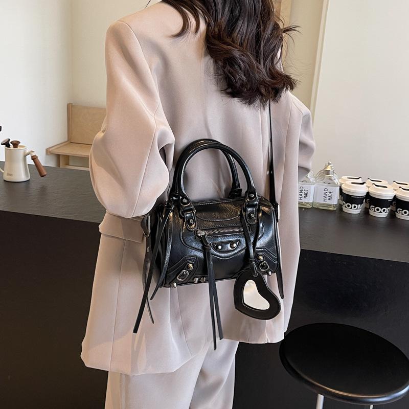 This Year's Popular Bag 2025 New Korean Version of Fashion Rivets Personalized Trend Women's Portable Messenger Small Square Bag Pu