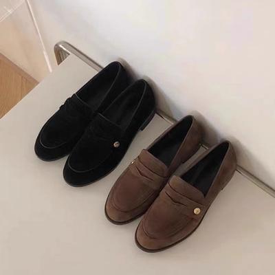 Ретро замшевые универсальные женские туфли на толстом каблуке с круглым носком и золотой пряжкой