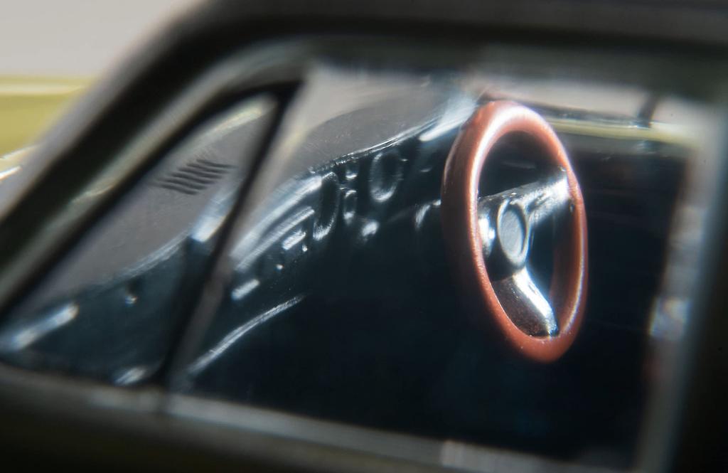 TOMYTEC Tomica Limited Vintage 1/64 Scale LV-202a Nissan Skyline 2000GT Yellow/Black 1970 Model (Finished Product)