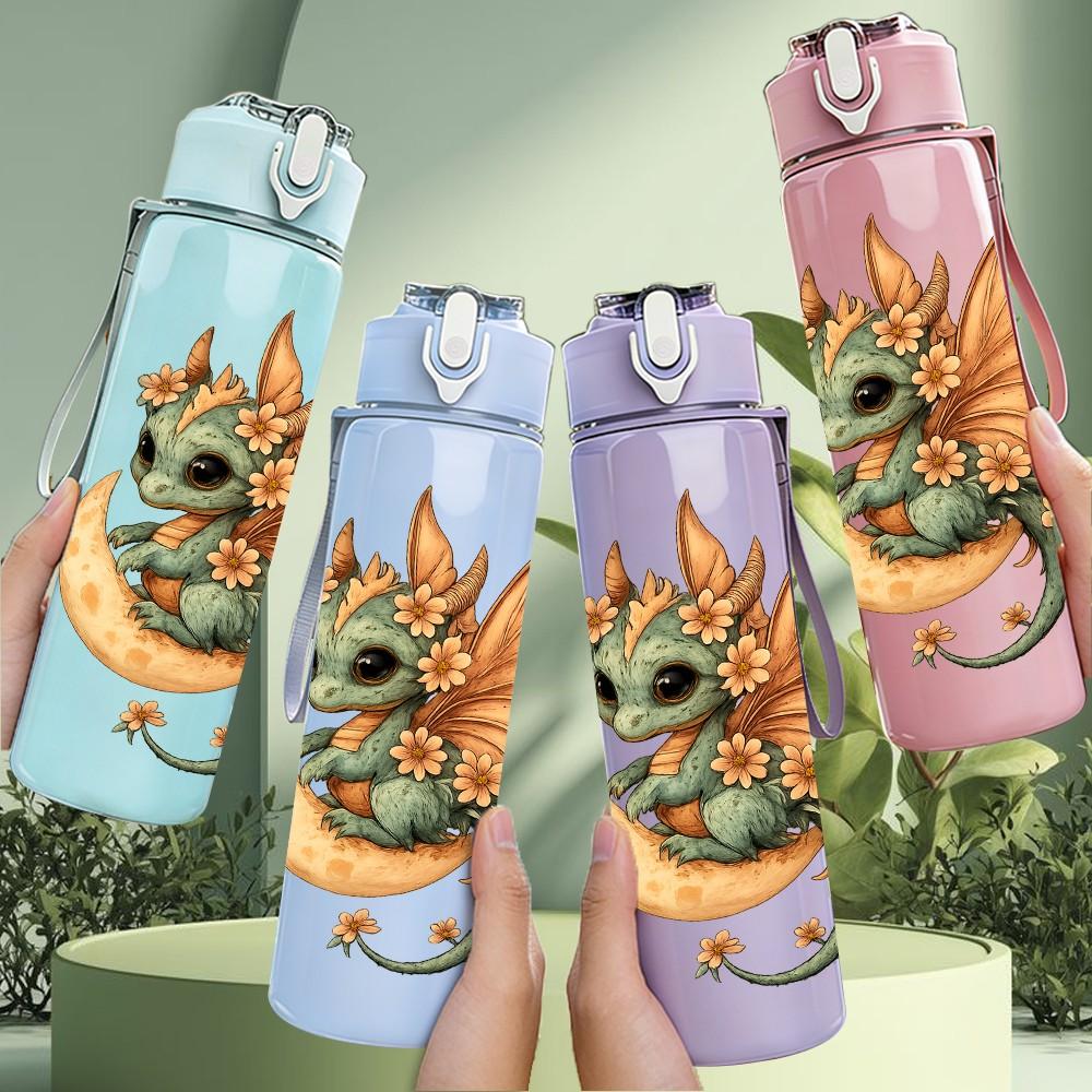 1PC Cute Green Baby Dragon 750ml Color Plastic Sports Water Bottle Leakproof Flip Straw Lid Suitable for Sports Office Home Use