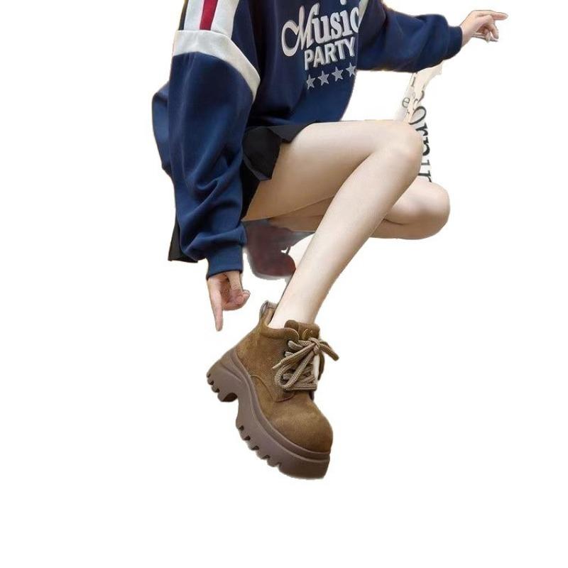 Темпераментные мартинсы на толстой подошве женские новые осенние ботильоны на шнуровке маленькие ботинки на платформе