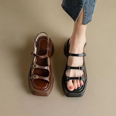 Мода 2025 Новые сандалии на платформе Летние женские туфли на танкетке с открытым носком Повседневные однотонные женские туфли на высоком каблуке с пряжкой