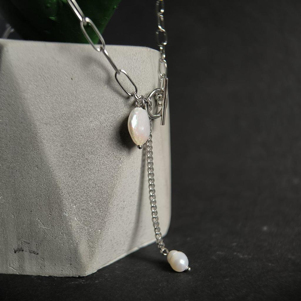 Серебряное колье с натуральным жемчугом барочным, вес изделия 7,31 гр (2186779)