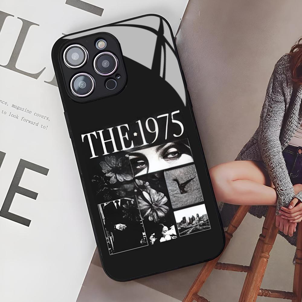Чехол для телефона рок-группы The 1975 для Iphone 16 15 14 12 11 13 Pro Max Mini X Xr Xs Se 8 Puls Стеклянная крышка