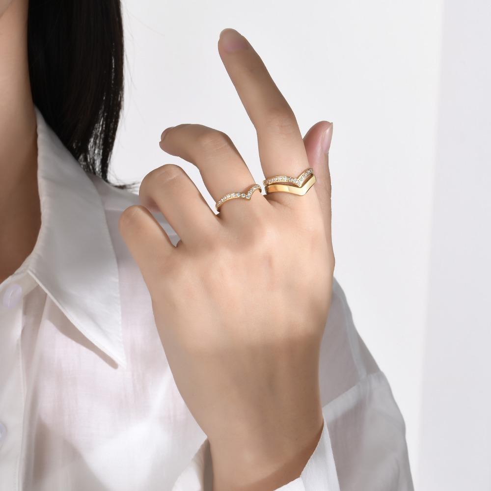 Кольцо из нержавеющей стали V-образной формы с цирконом, с золотым покрытием, элегантное украшение для женщин, модный аксессуар