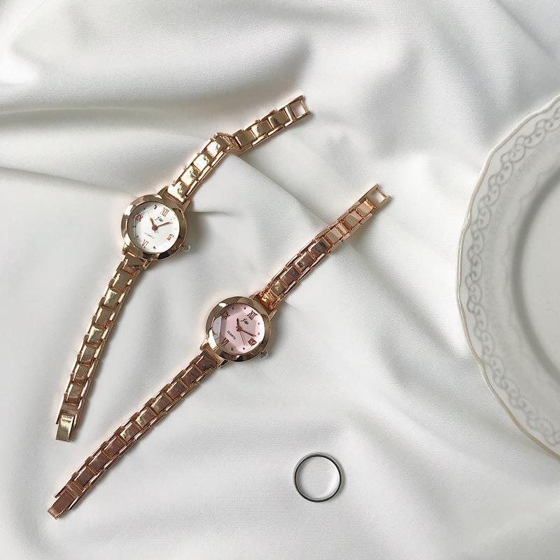 Stylish Women's Metal Strap Watch | Elegant Small Face Stainless Steel Alloy Design for Chic Wear