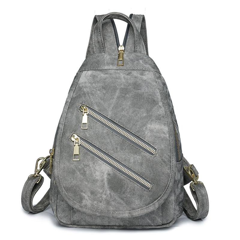 Женщины часто используют рюкзак, сумку через плечо, одноплечевую сумку большой вместимости и дорожный рюкзак