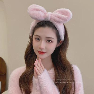 Милая плюшевая повязка на голову с кроличьими ушками для умывания лица, макияжа и укладки волос — идеально подходит для женщин осенью и зимой